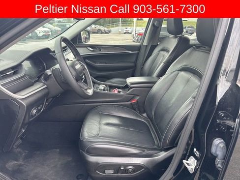 Used 2023 Jeep Grand Cherokee Limited w/ Black Appearance Package image 10