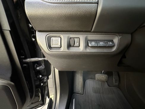Certified 2023 GMC Acadia SLT w/ Technology Package AWD/4WD image 24