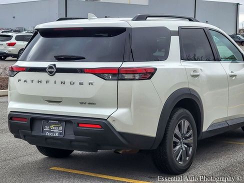Used 2024 Nissan Pathfinder SV image 6