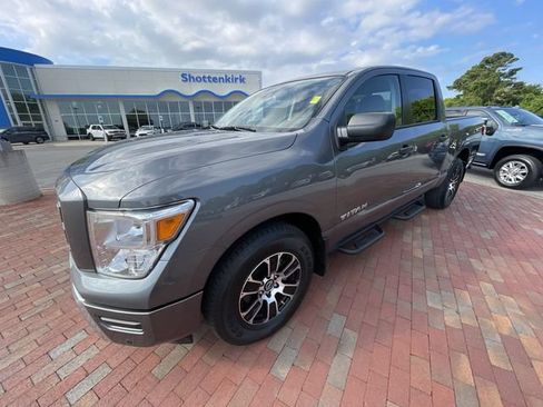 Used 2023 Nissan Titan SV w/ SV Convenience Package RWD image 27