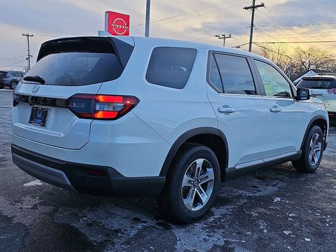 New 2025 Honda Pilot EX-L image 3