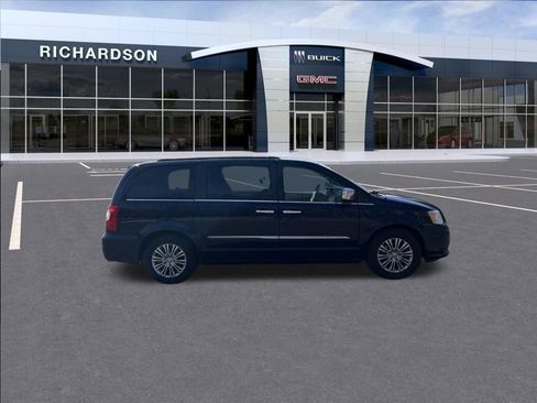 Used 2015 Chrysler Town & Country Touring-L w/ Driver Convenience Group image 7