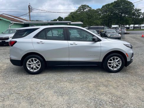 Used 2022 Chevrolet Equinox LS AWD/4WD image 9