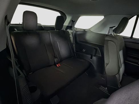 Used 2023 Ford Explorer XLT image 29