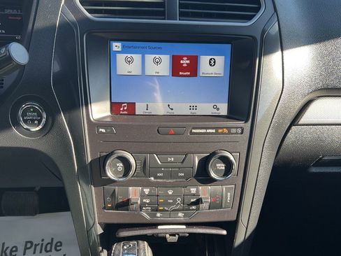 Used 2018 Ford Explorer XLT w/ Equipment Group 202A image 25