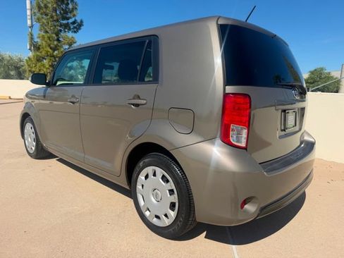 Used 2013 Scion xB FWD image 7