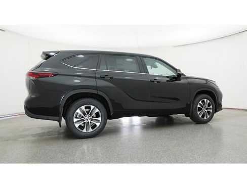 New 2026 Toyota Highlander XLE image 26