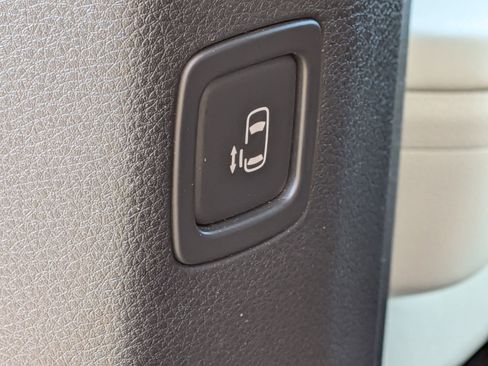 Used 2024 Kia Carnival LX image 29