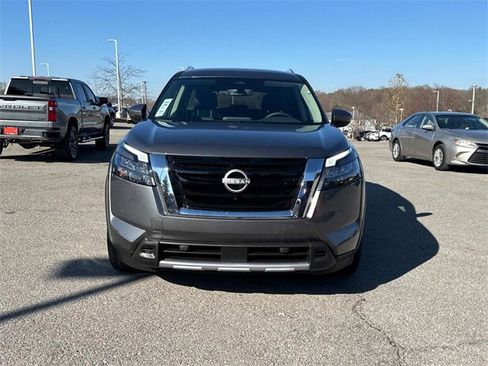 New 2025 Nissan Pathfinder SL image 9