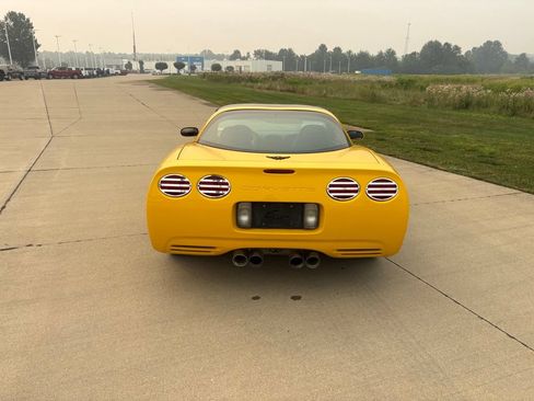 Used 2002 Chevrolet Corvette Coupe w/ Preferred Equipment Group2 RWD image 5