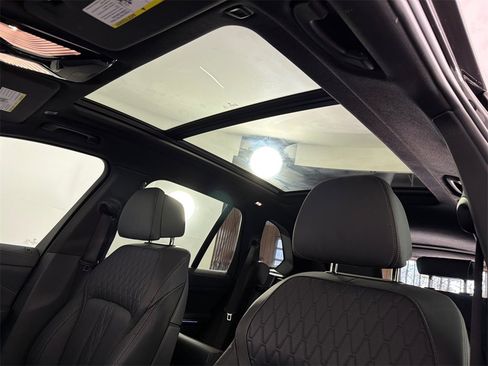 Used 2022 BMW X5 M50i image 2