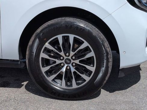 Certified 2025 Ford Expedition Max Platinum image 11