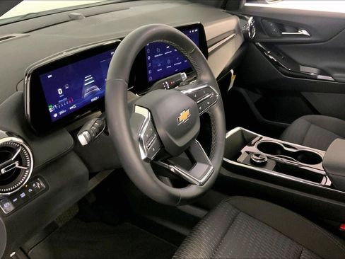 Used 2026 Chevrolet Equinox LT AWD/4WD image 16