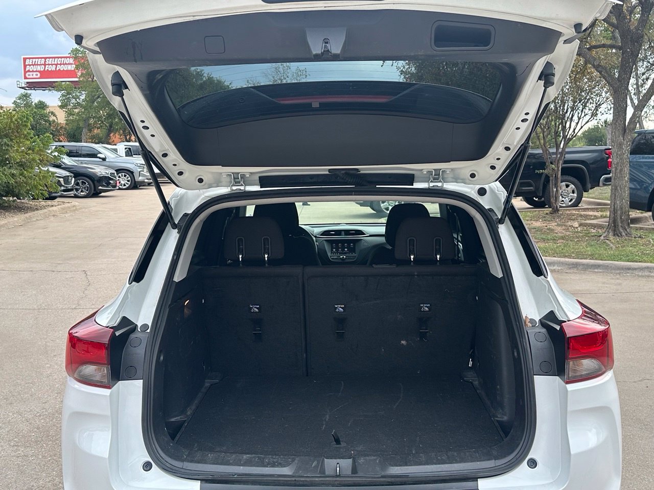 Used 2023 Chevrolet TrailBlazer LT FWD image 25