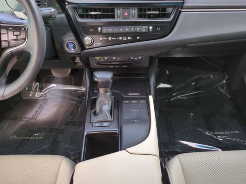 Used 2022 Lexus ES 300h image 18