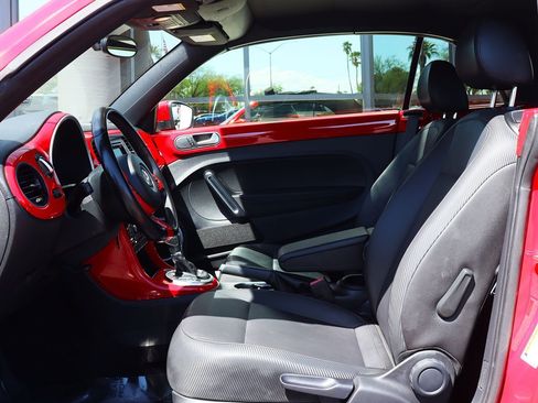Used 2018 Volkswagen Beetle 2.0T SE image 37