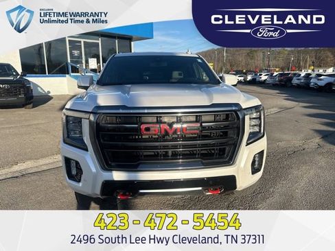 Used 2022 GMC Yukon XL AT4 image 1