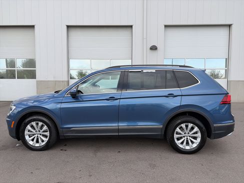 Used 2018 Volkswagen Tiguan SE w/ Panoramic Sunroof Package AWD/4WD image 8