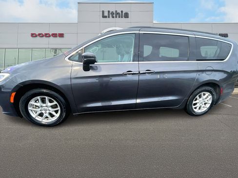 Used 2022 Chrysler Pacifica Touring-L image 3