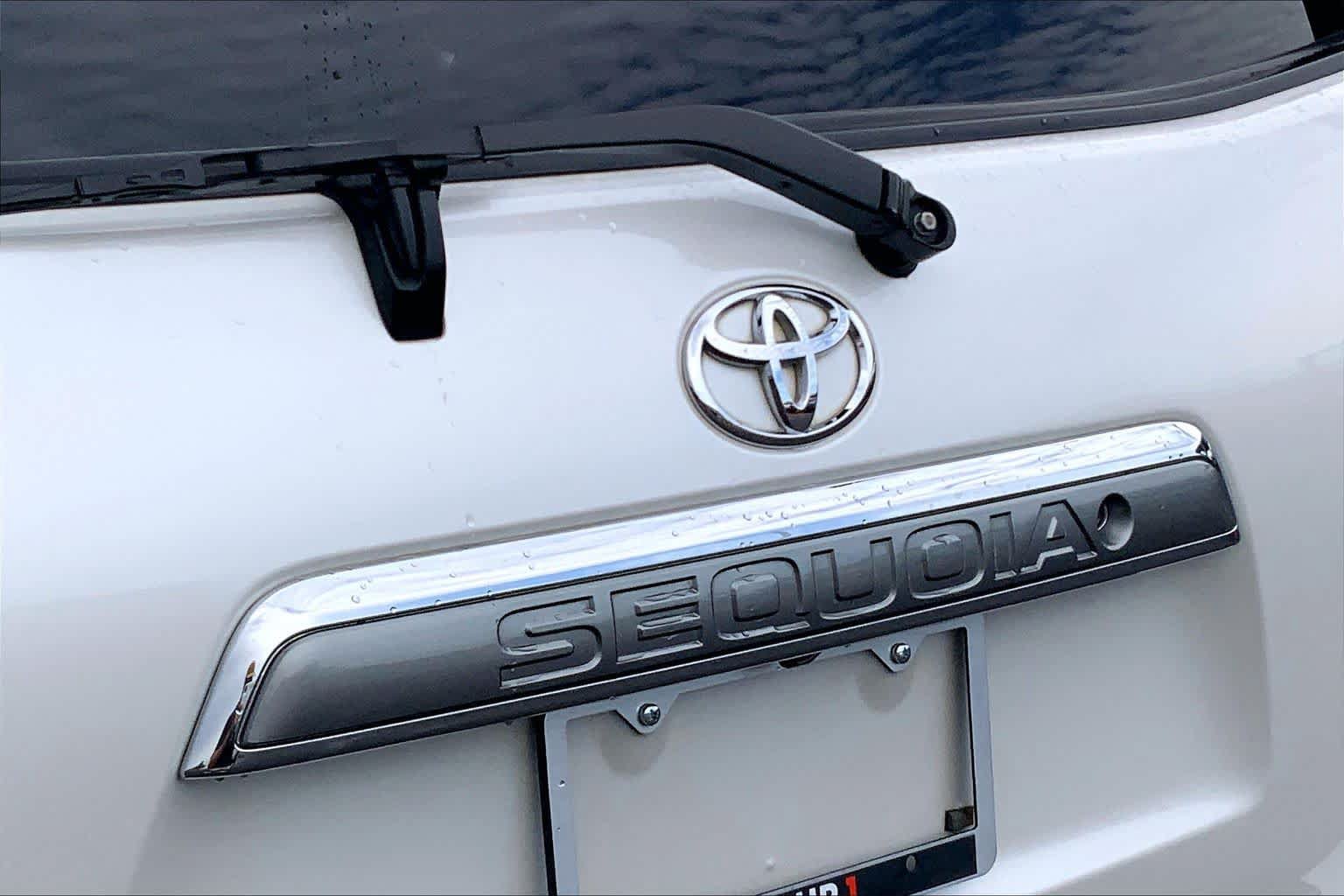 Used 2018 Toyota Sequoia Platinum AWD/4WD image 10