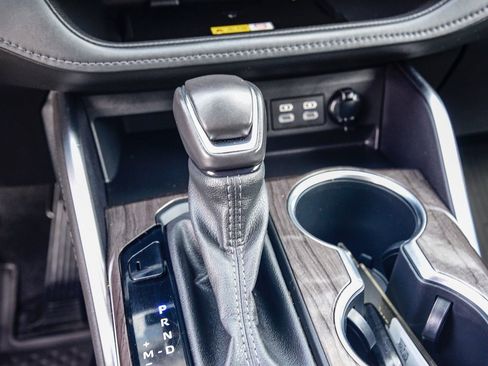 Used 2024 Toyota Highlander Limited image 29