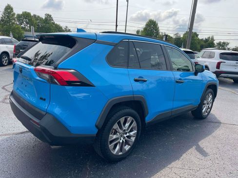 Used 2020 Toyota RAV4 XLE Premium FWD image 9