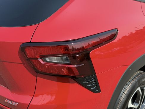 New 2026 Chevrolet Trax RS w/ Sunroof Package FWD image 37