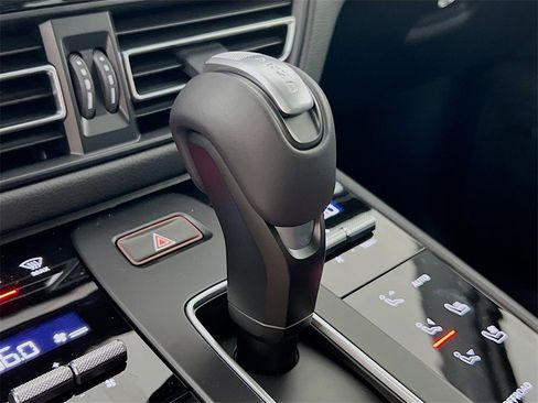 New 2026 Porsche Macan image 19