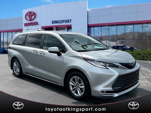 Certified 2024 Toyota Sienna Limited image 7