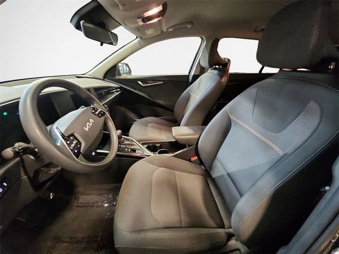 Used 2023 Kia Niro LX image 12