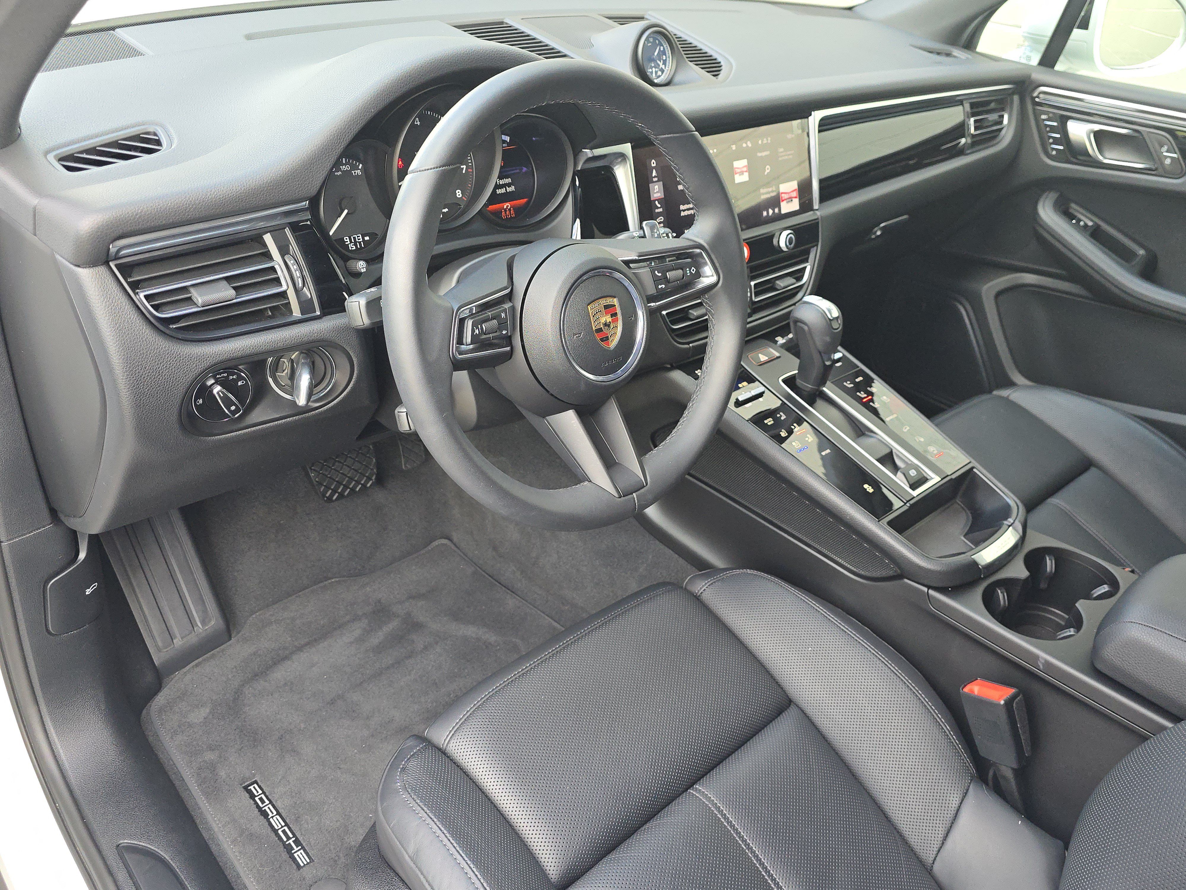 Used 2025 Porsche Macan AWD/4WD image 4