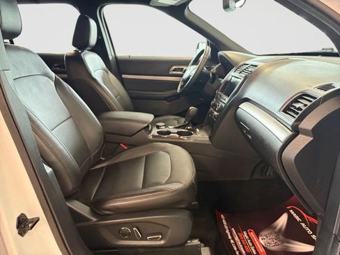 Used 2018 Ford Explorer XLT w/ Equipment Group 202A AWD/4WD image 22