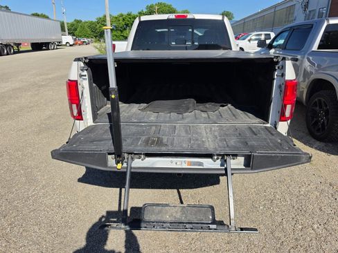 Used 2018 Ford F150 Lariat w/ Equipment Group 502A Luxury AWD/4WD image 8
