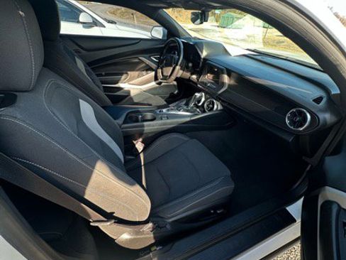Used 2019 Chevrolet Camaro LT image 8