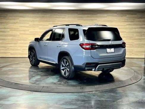 Used 2025 Honda Pilot Touring image 15