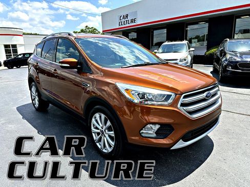 Used 2017 Ford Escape Titanium FWD image 1
