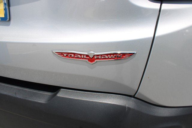 Used 2016 Jeep Renegade Trailhawk w/ Premium Trailhawk Package AWD/4WD image 5
