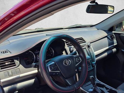 Used 2016 Toyota Camry SE FWD image 6