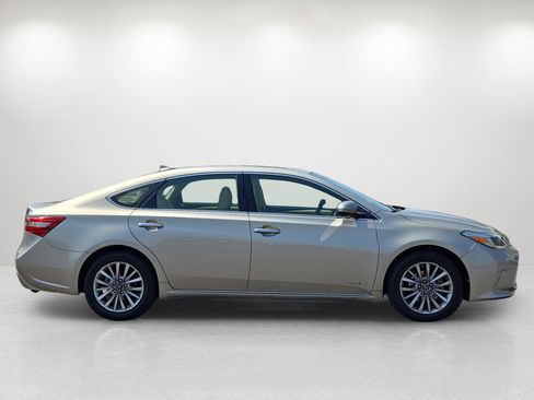Used 2016 Toyota Avalon Limited w/ Toyota Safety Sense Package image 5