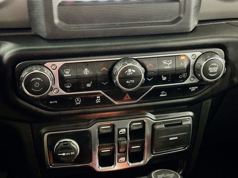 Used 2022 Jeep Wrangler Unlimited Sport image 17