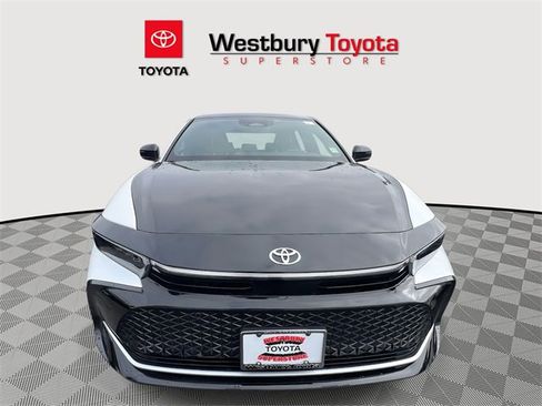 Certified 2024 Toyota Crown Platinum image 3