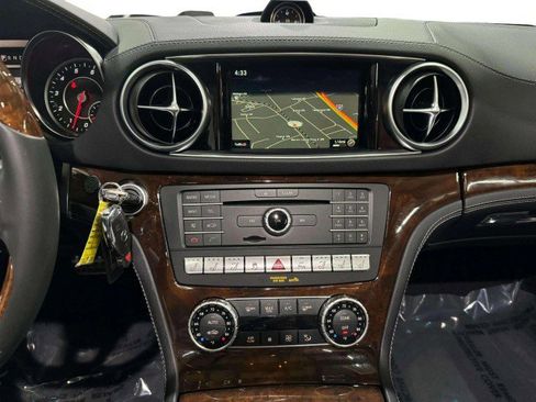 Used 2020 Mercedes-Benz SL 550 image 36