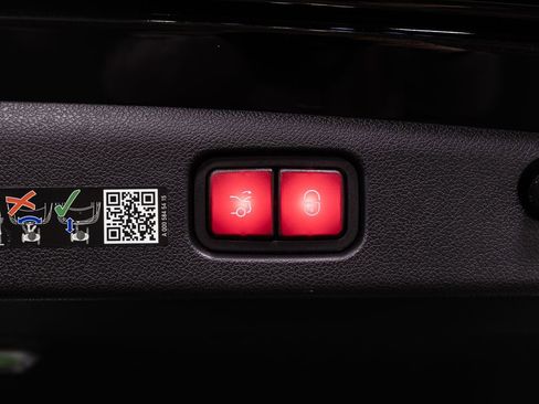 Used 2025 Mercedes-Benz E 53 AMG e 4MATIC Sedan image 33