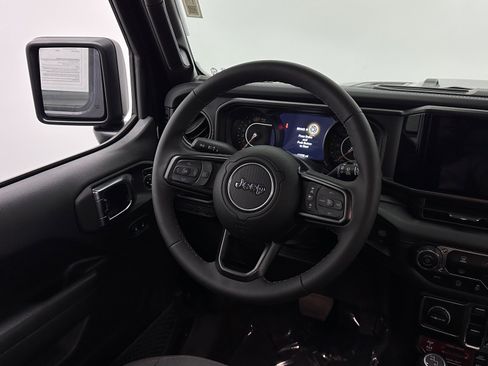 Used 2025 Jeep Wrangler Unlimited Rubicon AWD/4WD image 24