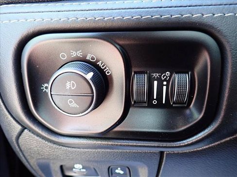Used 2024 RAM 1500 Limited AWD/4WD image 19