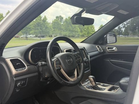 Used 2017 Jeep Grand Cherokee Laredo w/ Quick Order Package 23E AWD/4WD image 21