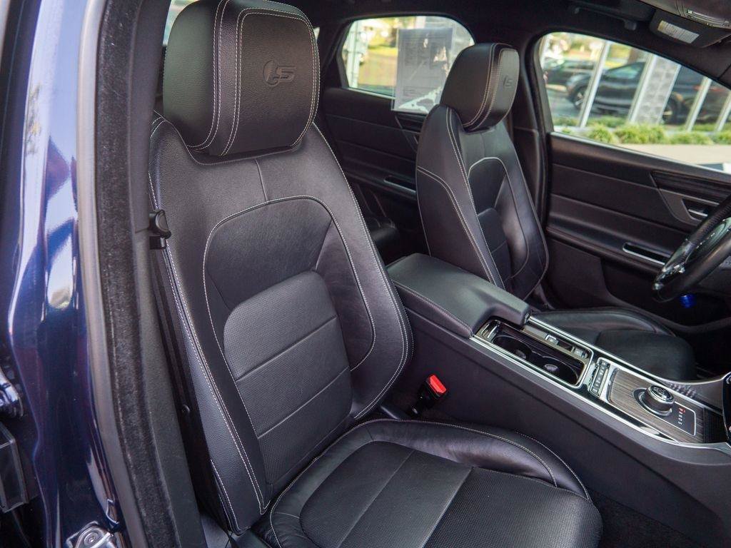 Used 2018 Jaguar XF S RWD image 29