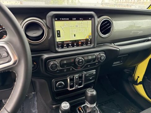 Used 2023 Jeep Wrangler Sahara image 21