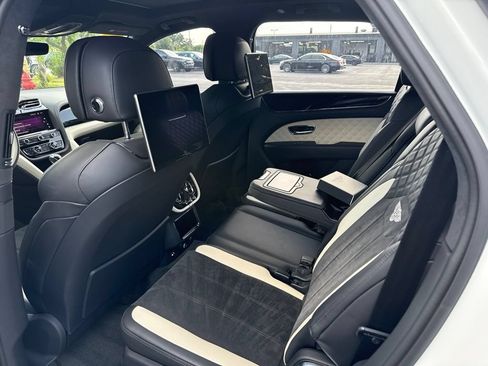 Used 2022 Bentley Bentayga AWD/4WD image 6