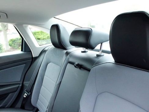 Used 2026 Volkswagen Jetta SE FWD image 18